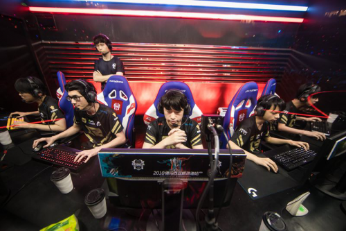 键比赛中的 键比赛中的